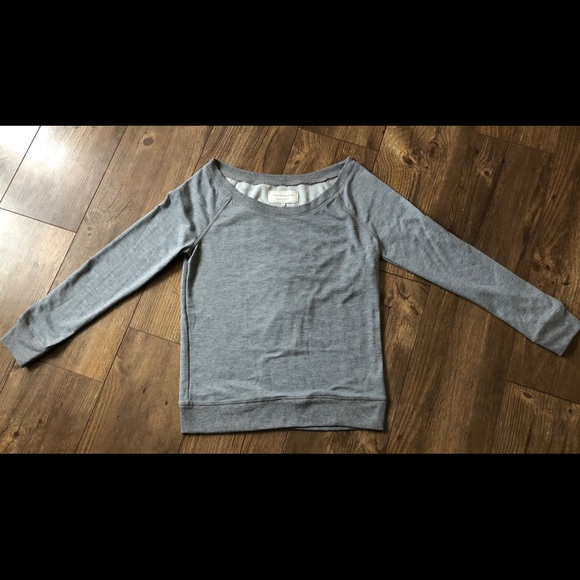 Super cute gray sweatshirt - Picture 3 of 3